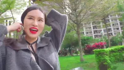 公园搭讪少妇太久没干！遇到18CM大屌做爱疯狂爽到骚话连篇